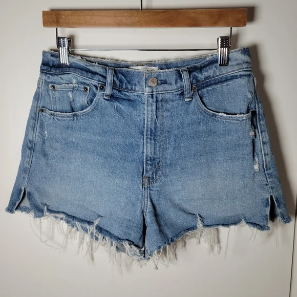 Abercrombie & Fitch The 4" Mom Medium Wash Short High Rise Raw Cut Hem Size 29/8 - Picture 1 of 10